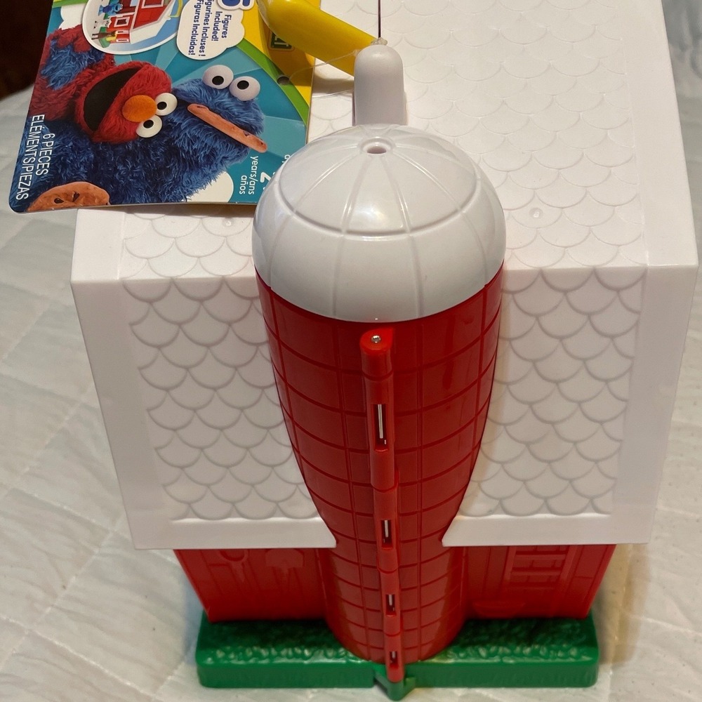Sesame Street Farm Play Set Kids Red Plastic Barn Elmo Cookie Monster New - Picture 4 of 8